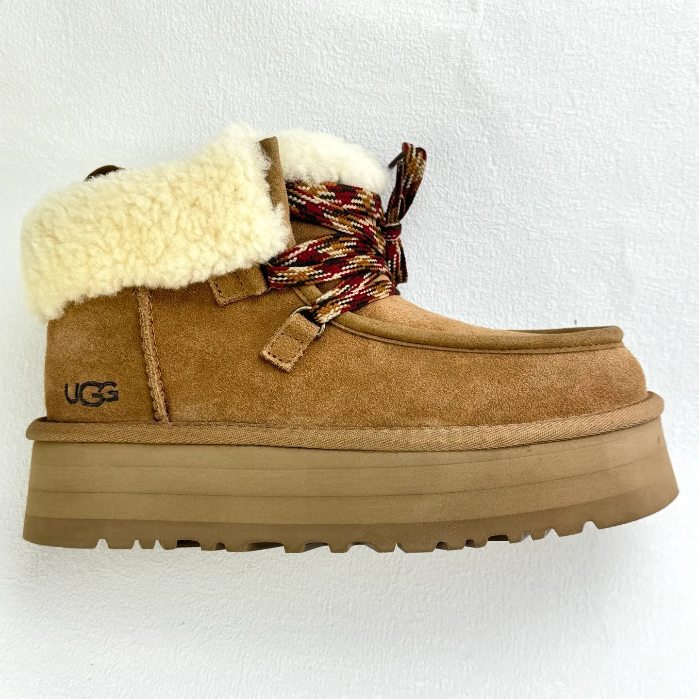 Self-pickup 💰560 Ugg Fukala lace-up boots 3954 The official website's main recommendation. A must-have for Maillard in autumn and winter. Every color matches well. The shape is super positive. The soles are increased by 3.8cm. Perfectly modifying the leg shape. Simple and elegant style. Must be arranged! size：35-40